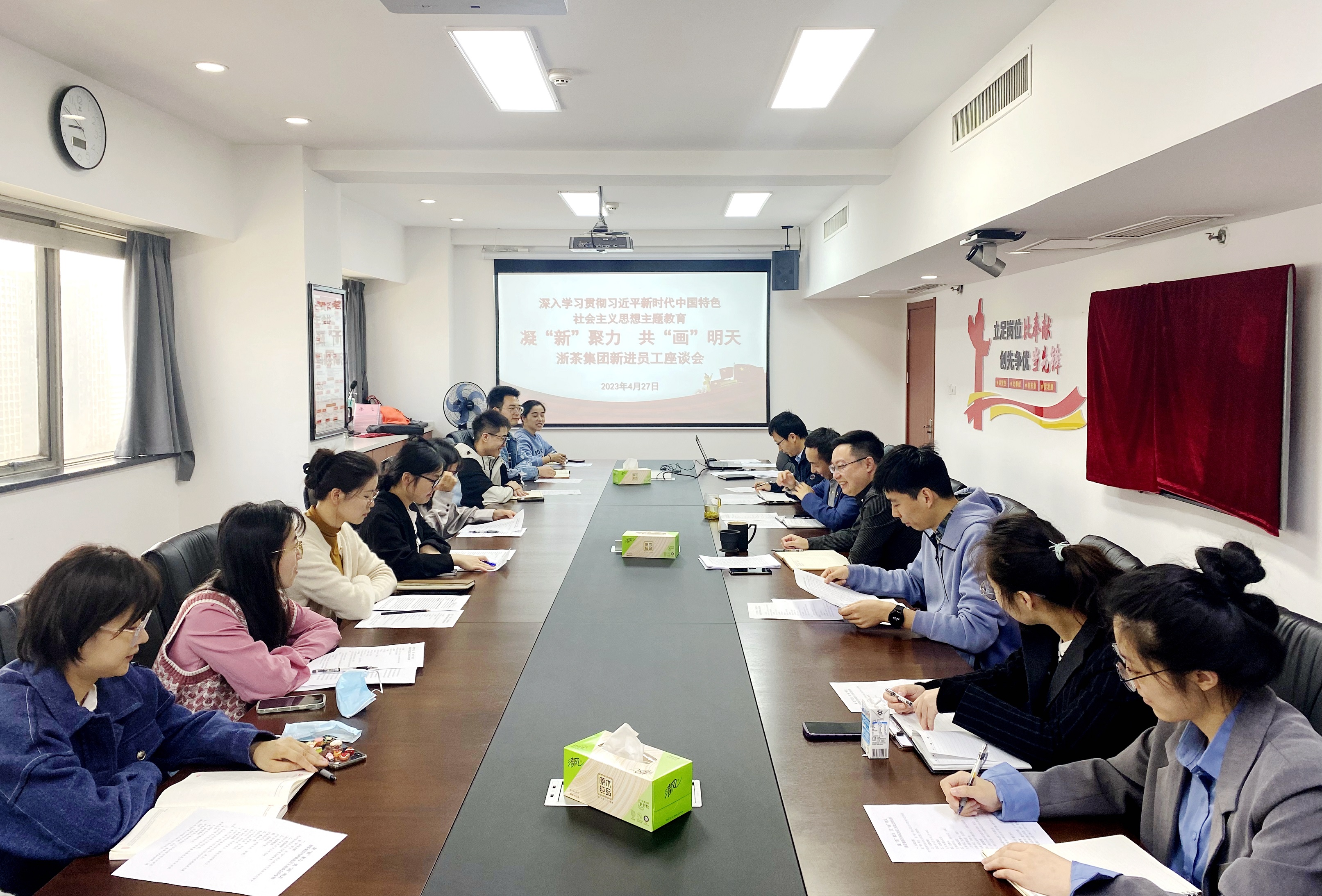 尊龙凯时(中国)人生就是搏!集团召开新进员工座谈会